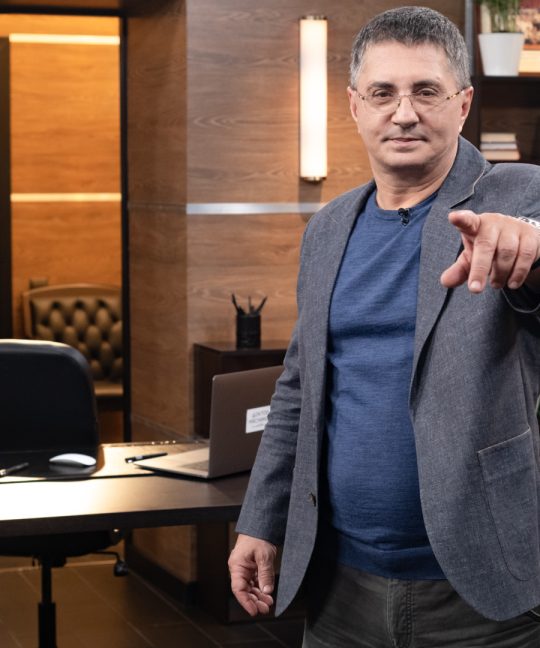 Доктор Мясников о работе стоя и роли движения в жизни человека