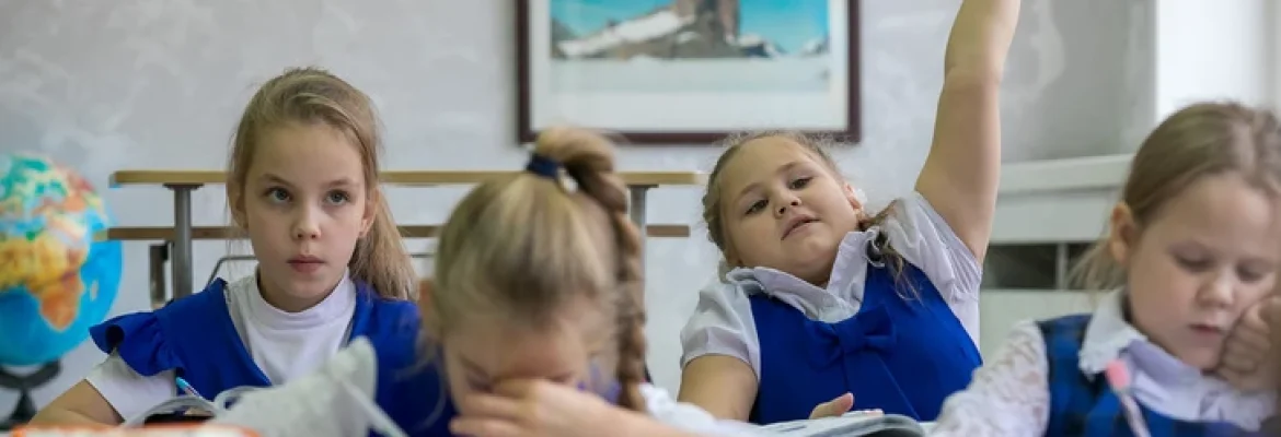 Начальная школа: физкультминутки в классе девочек