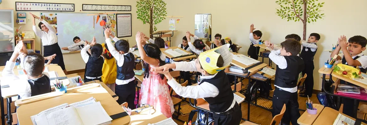 Учимся стоя: бренд Азербайджана "Здоровое образование" расширяет охват