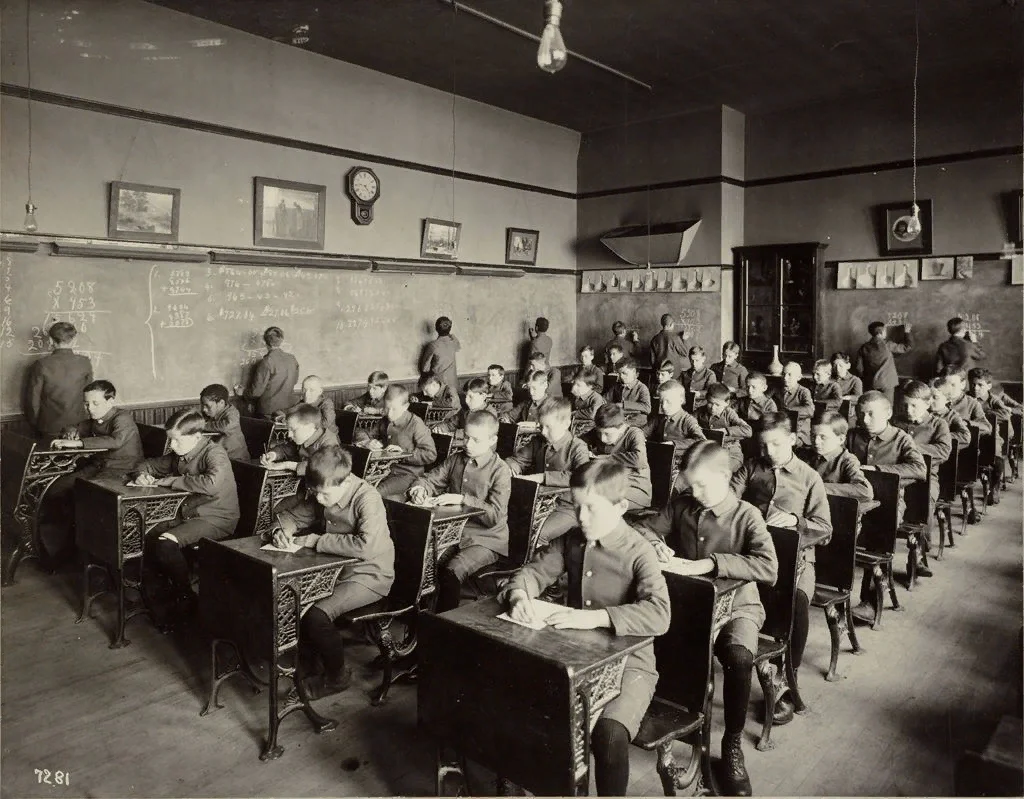 Школа 19-20 века. Старый класс.